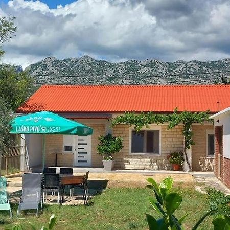 Holiday Home Zeljko,Marija & Jakov スタリグラード エクステリア 写真