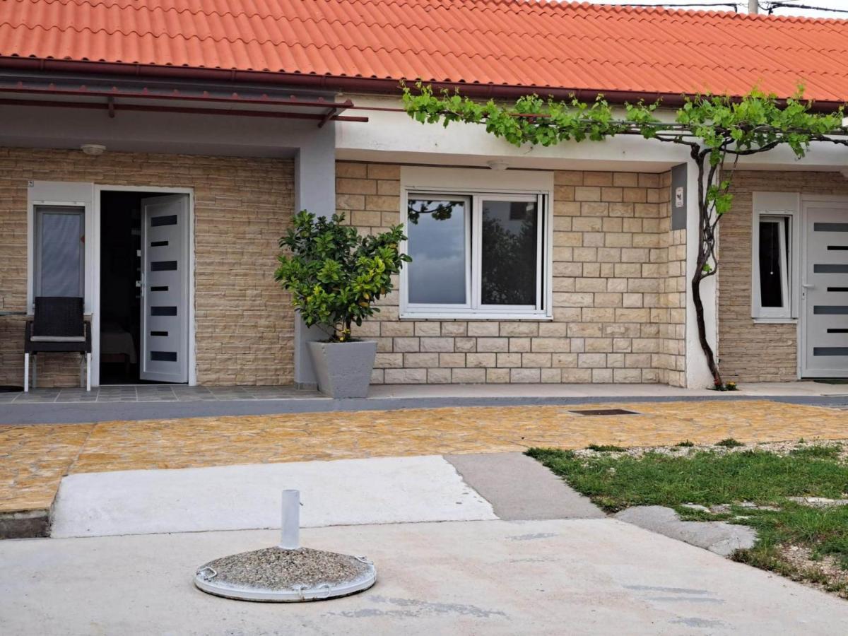 Holiday Home Zeljko,Marija & Jakov スタリグラード エクステリア 写真